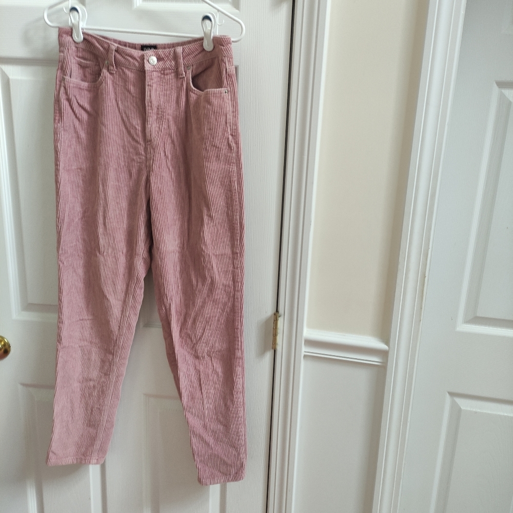 BDG corduroy high rise Mom jeans 28